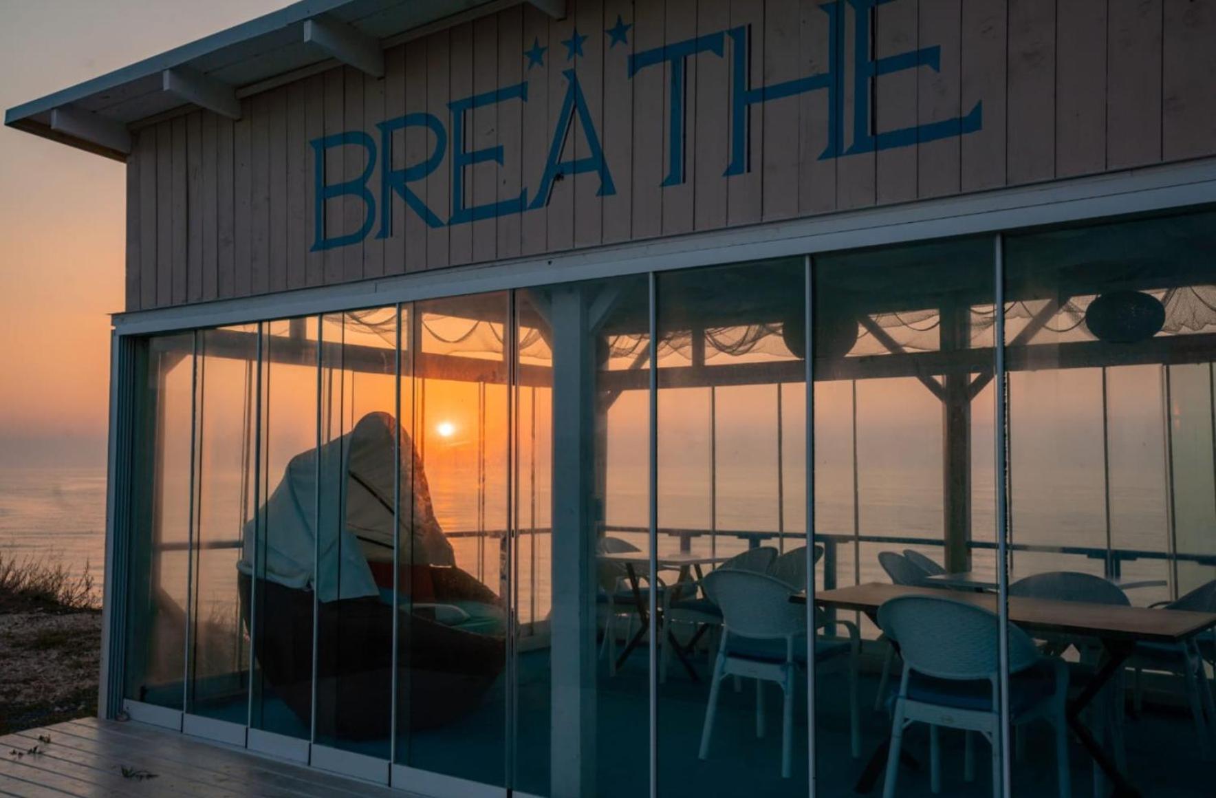 Breathe Hotell Vama Veche Exteriör bild
